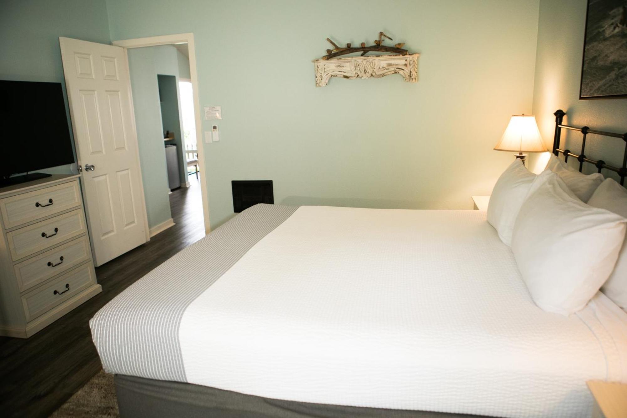 Sea Otter Inn Кэмбриа Экстерьер фото